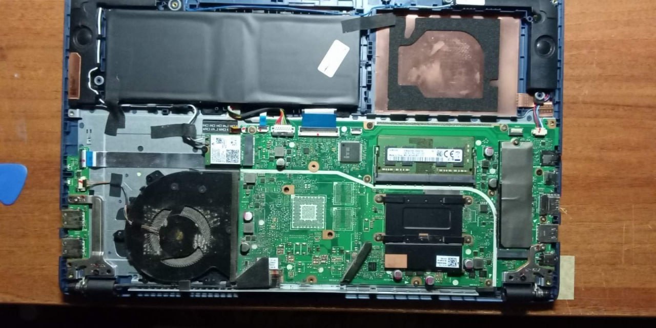 Помогите определить модель , Кроме логотипа ASUS больше ничего , 
и вопрос 2 , куда и как подключается HDD, SSD 2.5 ?