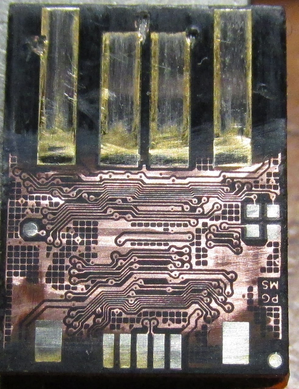 Может есть у кого пинаут?? буду признателен